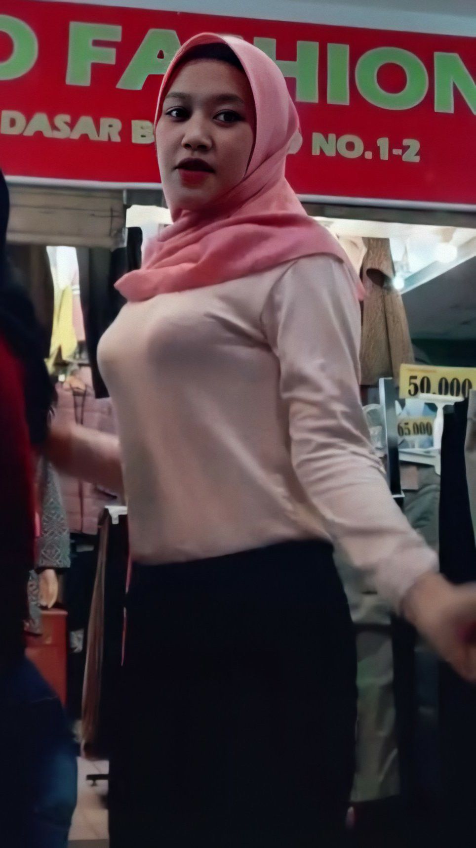 Video Viral PNS Berhijab ke Kantor Pakai Makeup bak Barbie Diclik Atasan Perut Tambun Top Global 2025